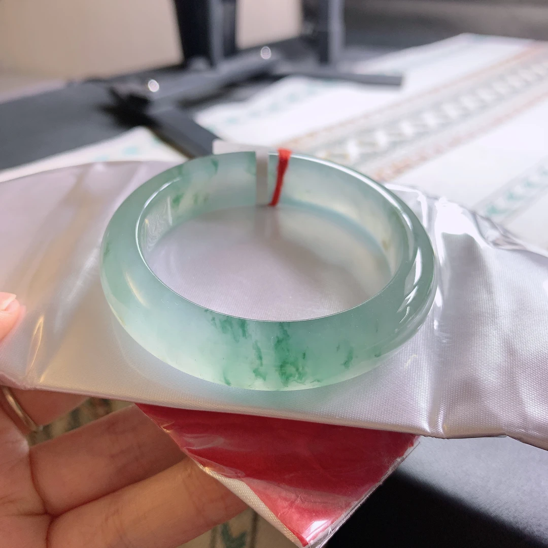 53圈天然缅甸A货翡翠老坑冰种起胶起荧光飘花宽边手镯