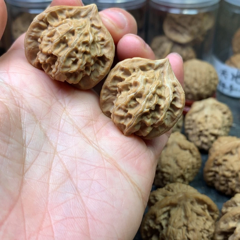 【闪购商品】文玩核桃吊坠清*.三棱