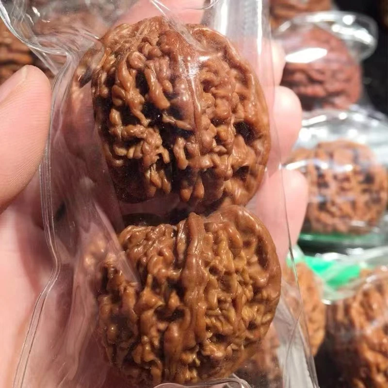 核桃手把件一对
