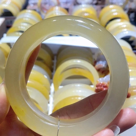 石英质玉（黄龙玉）手镯未镶嵌