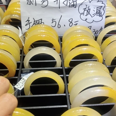 石英质玉（黄龙玉）手镯未镶嵌