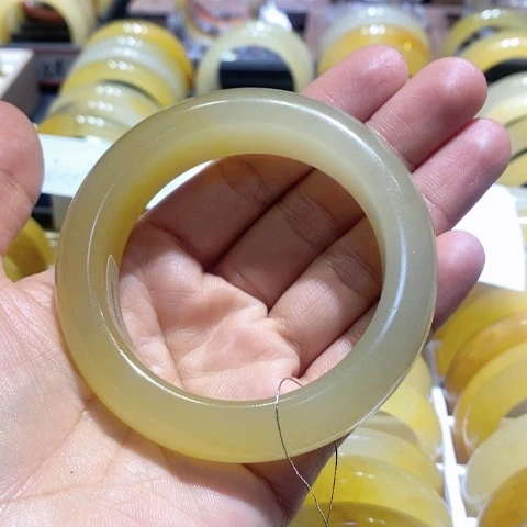 石英质玉（黄龙玉）手镯未镶嵌〈****7