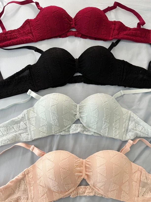 小胸平胸聚拢内衣性感少女蕾丝无钢圈无痕调整型显大不空杯穿出沟