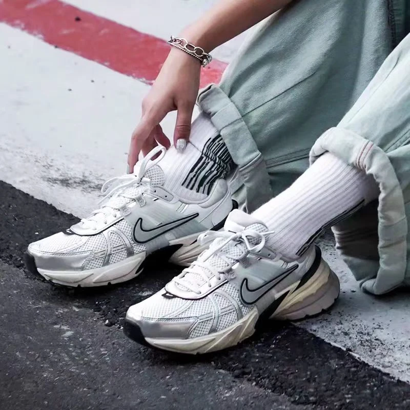 NIKE/耐克 V2K RUN休闲跑步鞋「高能感」FD0736-100