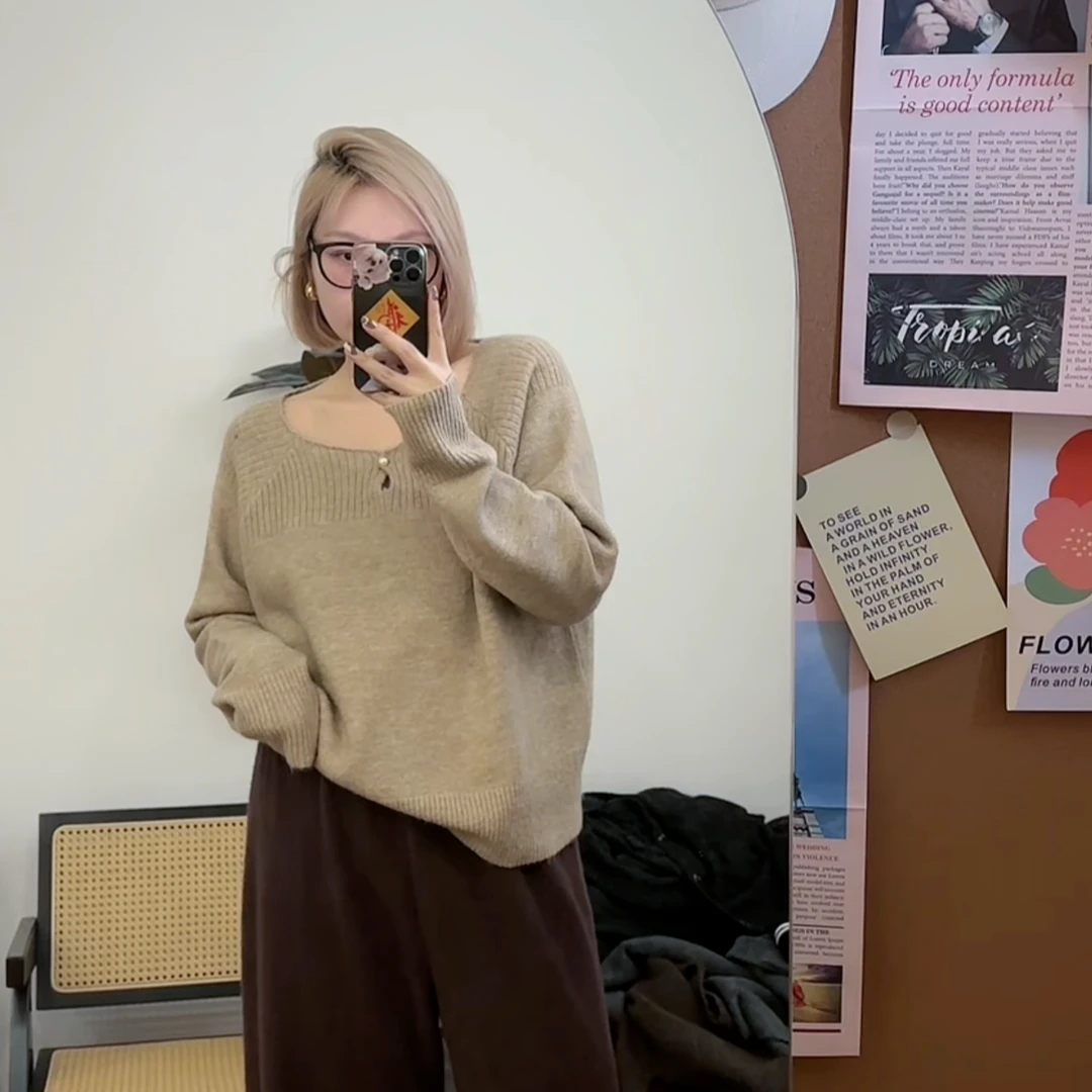 【瘦瘦】韩版秋冬纯色珍珠扣坑条方领大码针织毛衣保暖可爱S0255