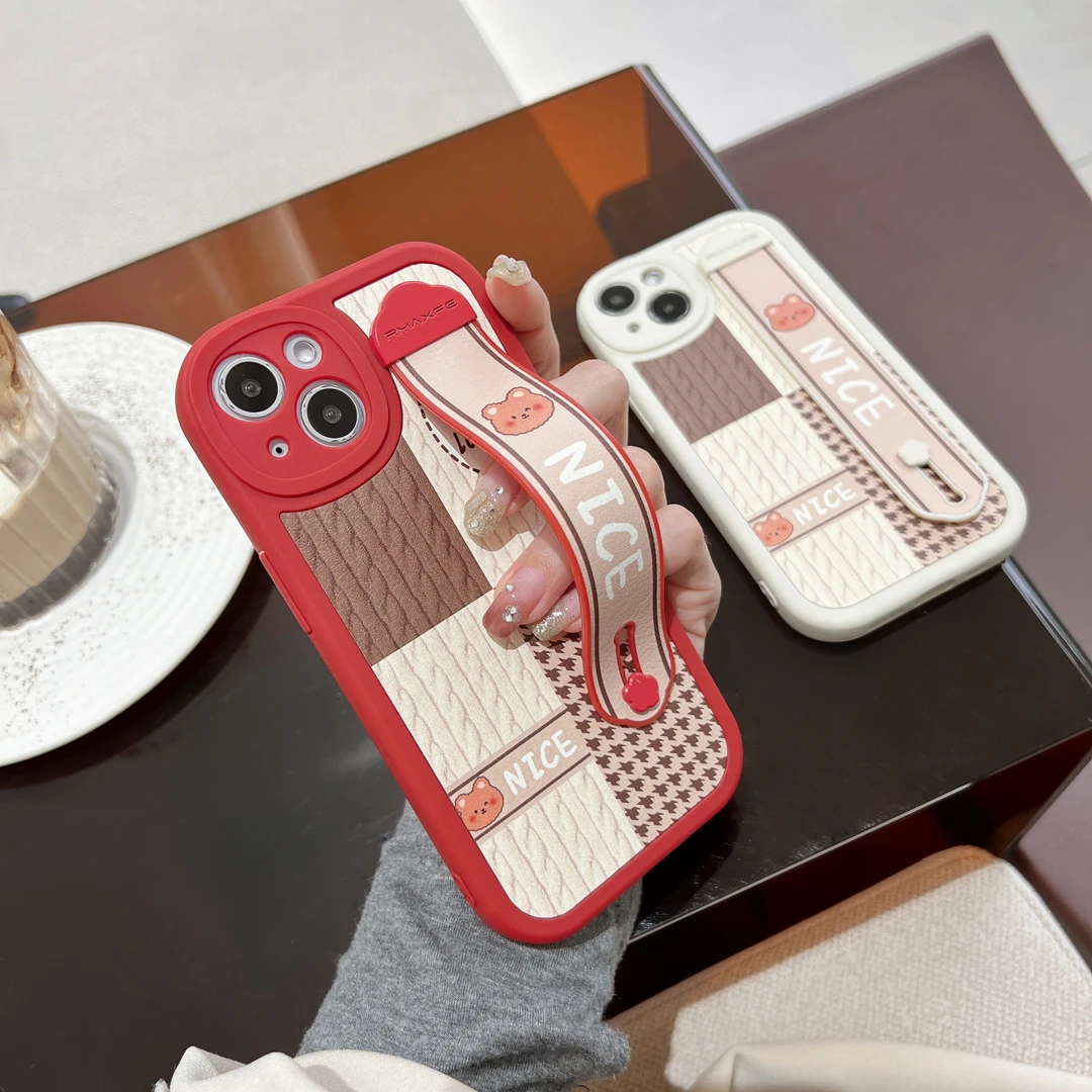 苹果/华为/OPPO/vivo/小米苹果15简约小熊手机壳14promax腕带支架