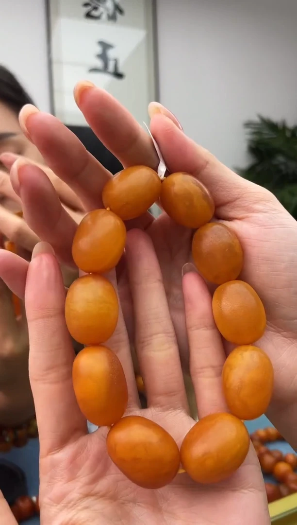 【闪购商品】蜜蜡珠宝奇石未镶嵌假一罚十，微瑕发一件048.17