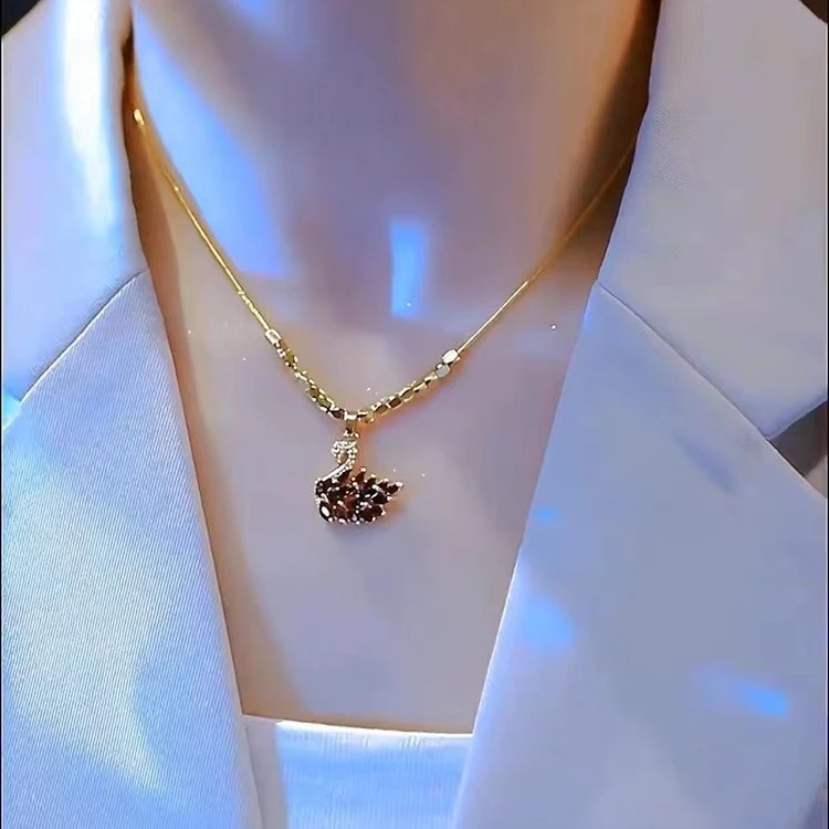 铜合金项链 黑天鹅吊坠高级感轻奢小方糖项链女饰品颈链锁骨链