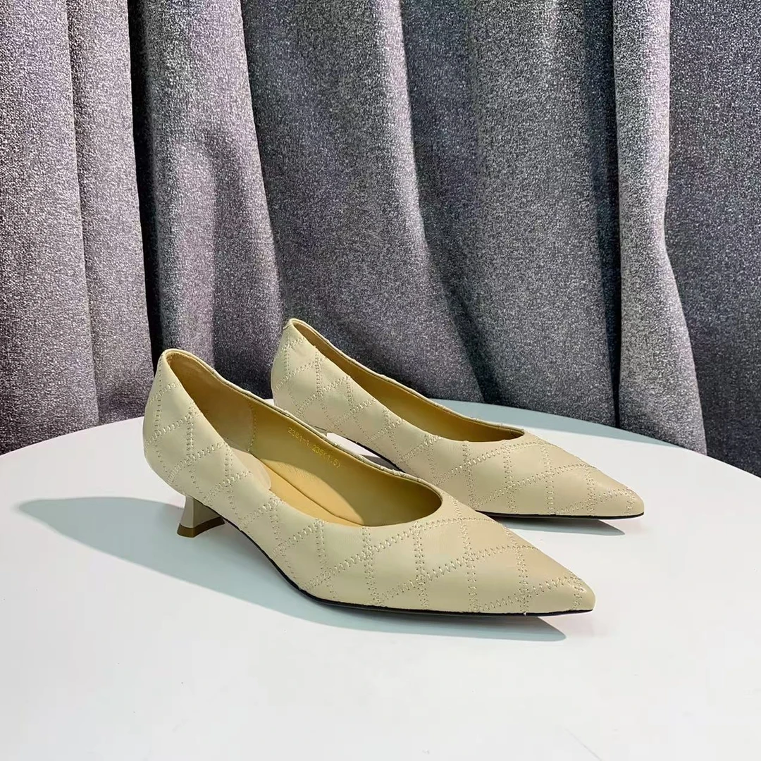 C579 杏色  高端时尚尖头舒适粗跟浅口单鞋