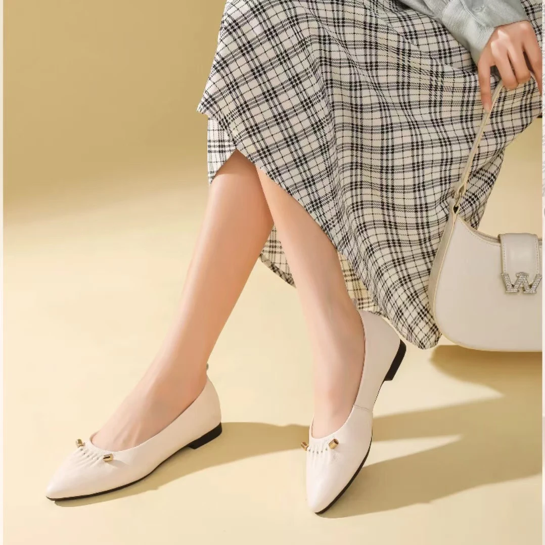 C1127 白色  时尚低跟尖头真皮浅口女单鞋