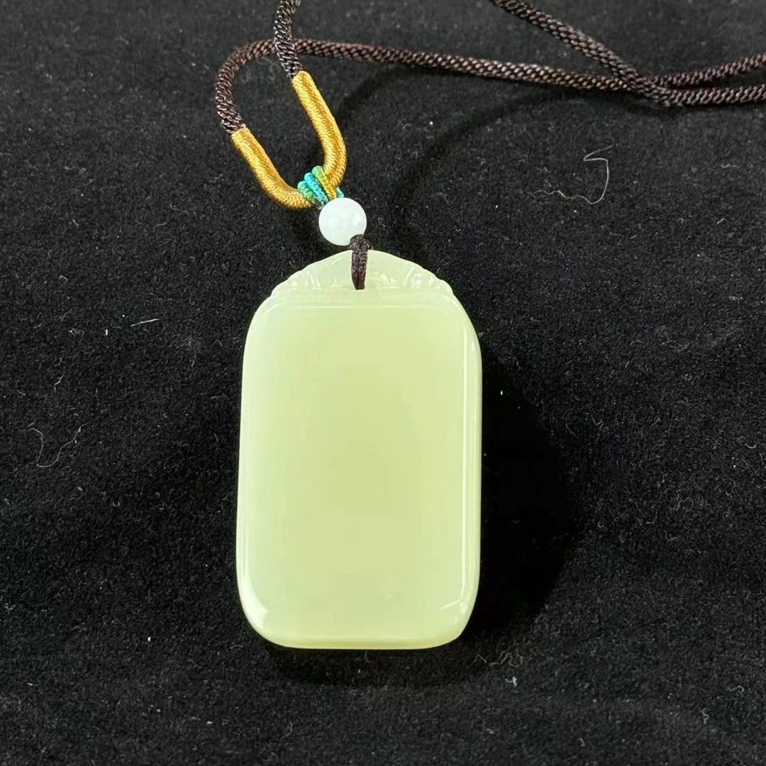 新疆若羌鸡油黄高级精致无事牌吊坠  约50x30x8mm