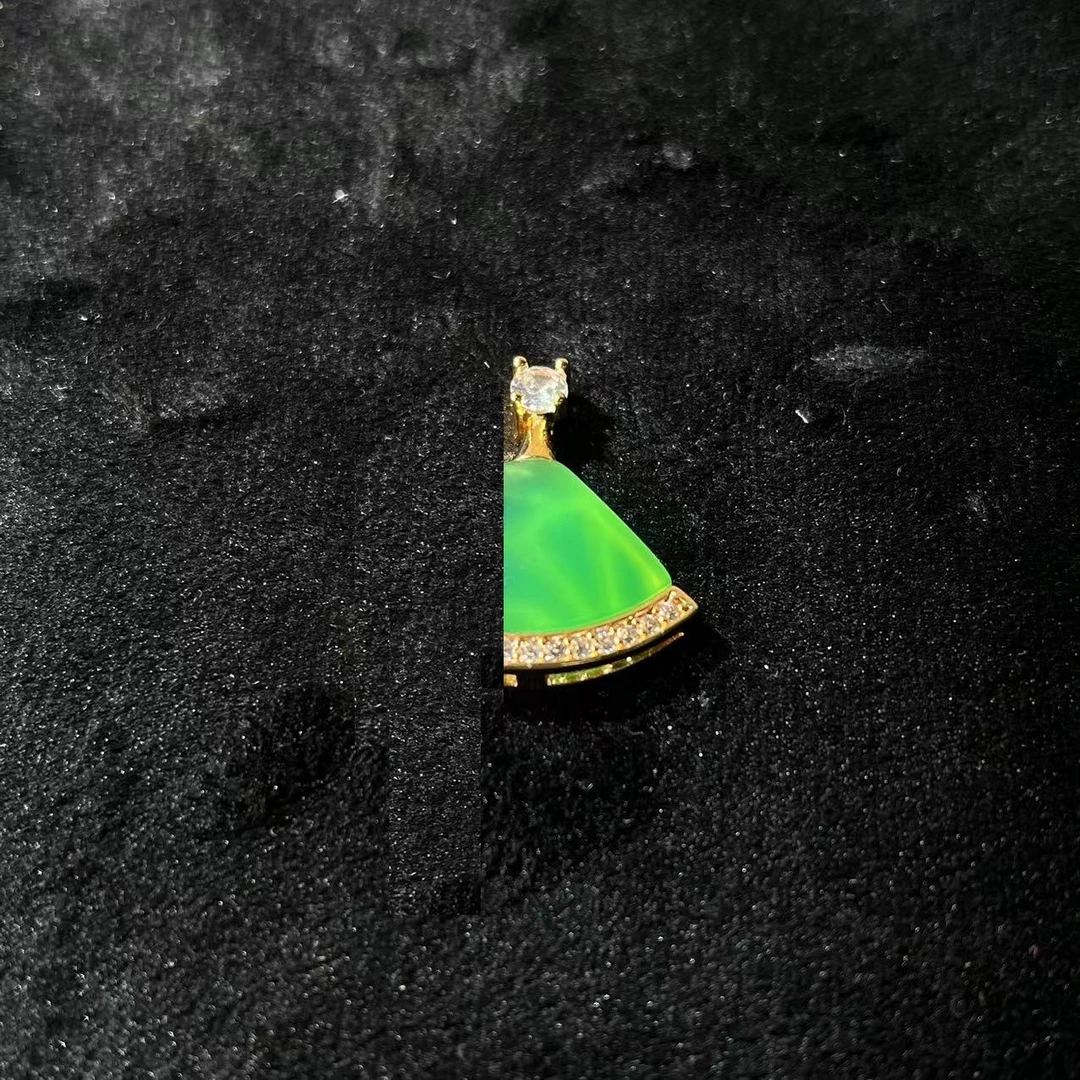 冰阳绿扇形镶嵌吊坠  约15x22mm