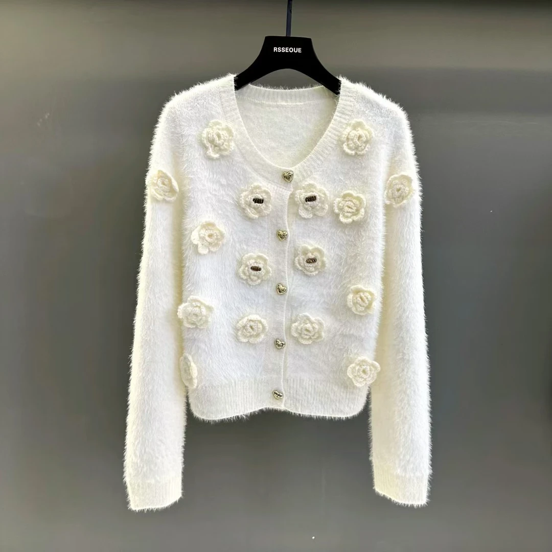 白色圆领软糯针织衫女秋冬立体花朵气质钉珠毛衣外套开衫长袖上衣