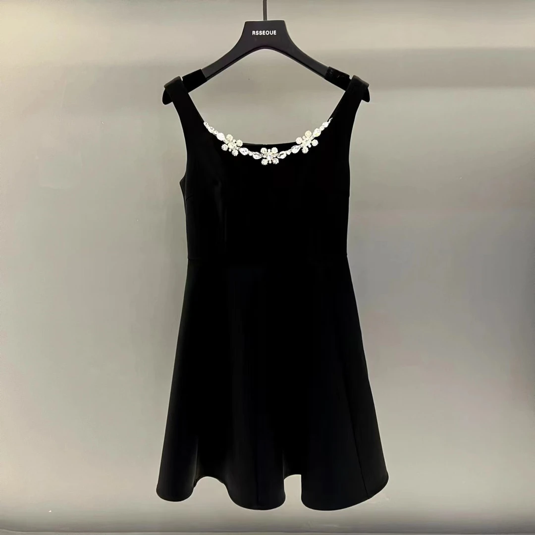 法式赫本风黑色吊带连衣裙女夏季2025新款高级感收腰显瘦L9365