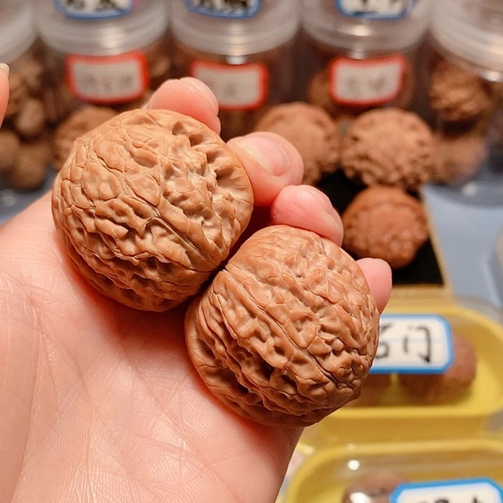 核桃核雕6****436尺金锤