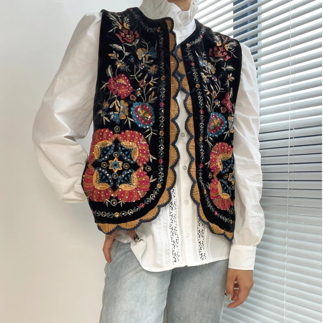 MUMANI/牧玛尼民族风马甲复古刺绣花朵黑色金丝绒无袖宽松马夹YF8