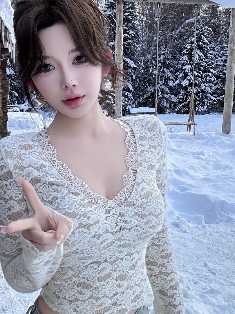 媛媛【巴黎马赛】 时尚纯欲性感蕾丝设计感百搭显瘦女打底衫#D0691