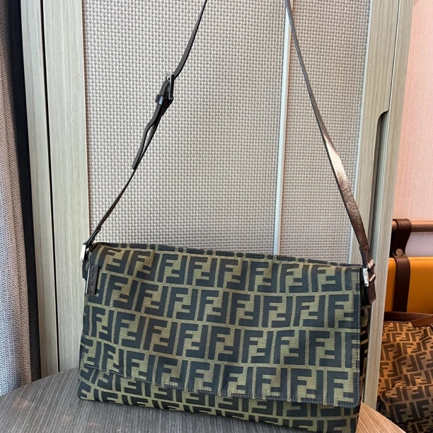 95新 FENDI/芬迪 芬迪单肩腋下斜挎包