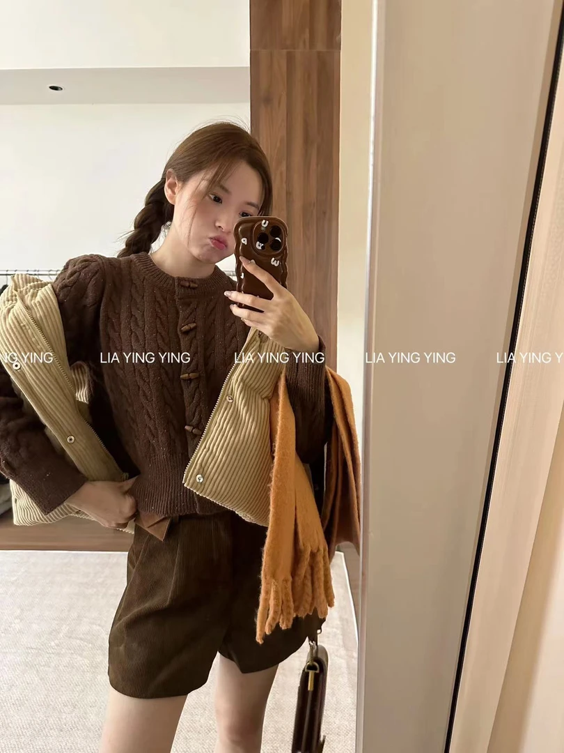 【古着公司】彩点·复古精致女孩的爱！羊毛韩国鸡蛋家牛角扣咖色毛衣