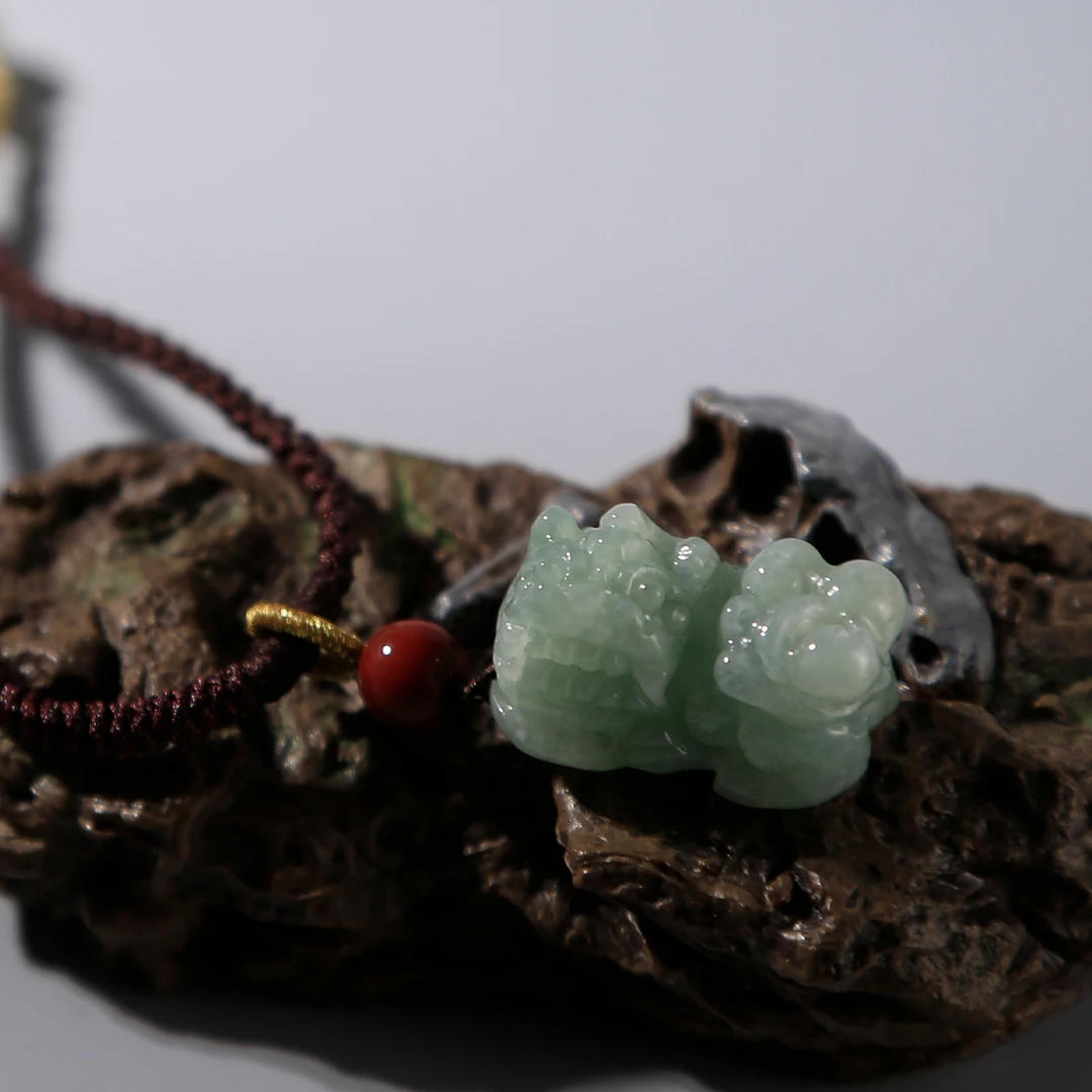 翡翠貔貅吊坠编织绳项链