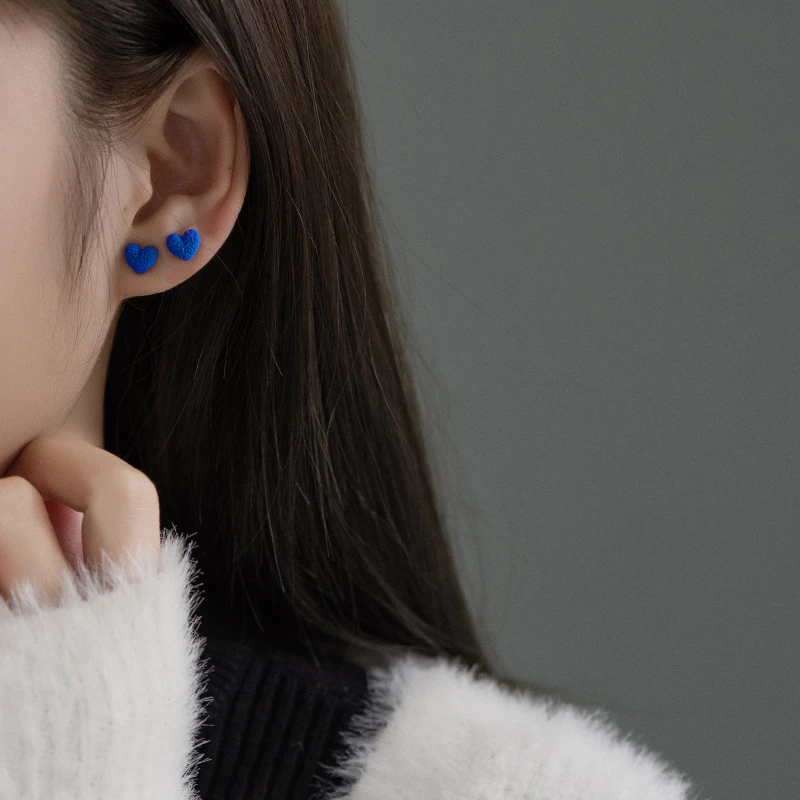 金美澳 铜合金陶瓷耳饰 克莱因蓝小爱心耳钉女生小饰品高颜值耳环