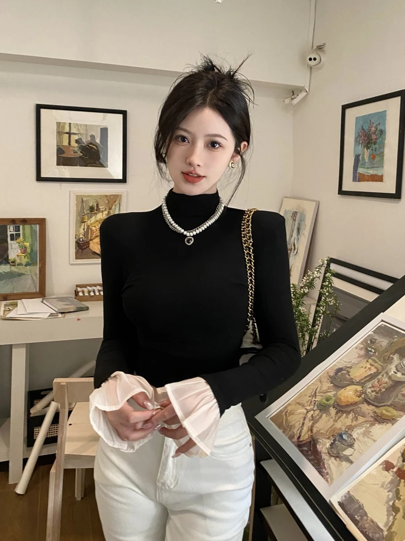 小众设计半高领磨毛喇叭袖上衣女2024新款黑色拼接显瘦内搭打底衫