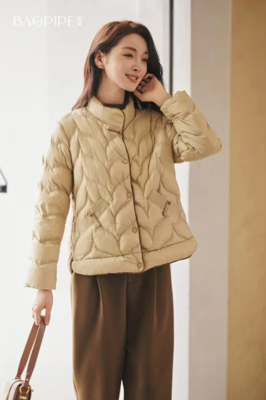 轻薄短款压格鹅绒服