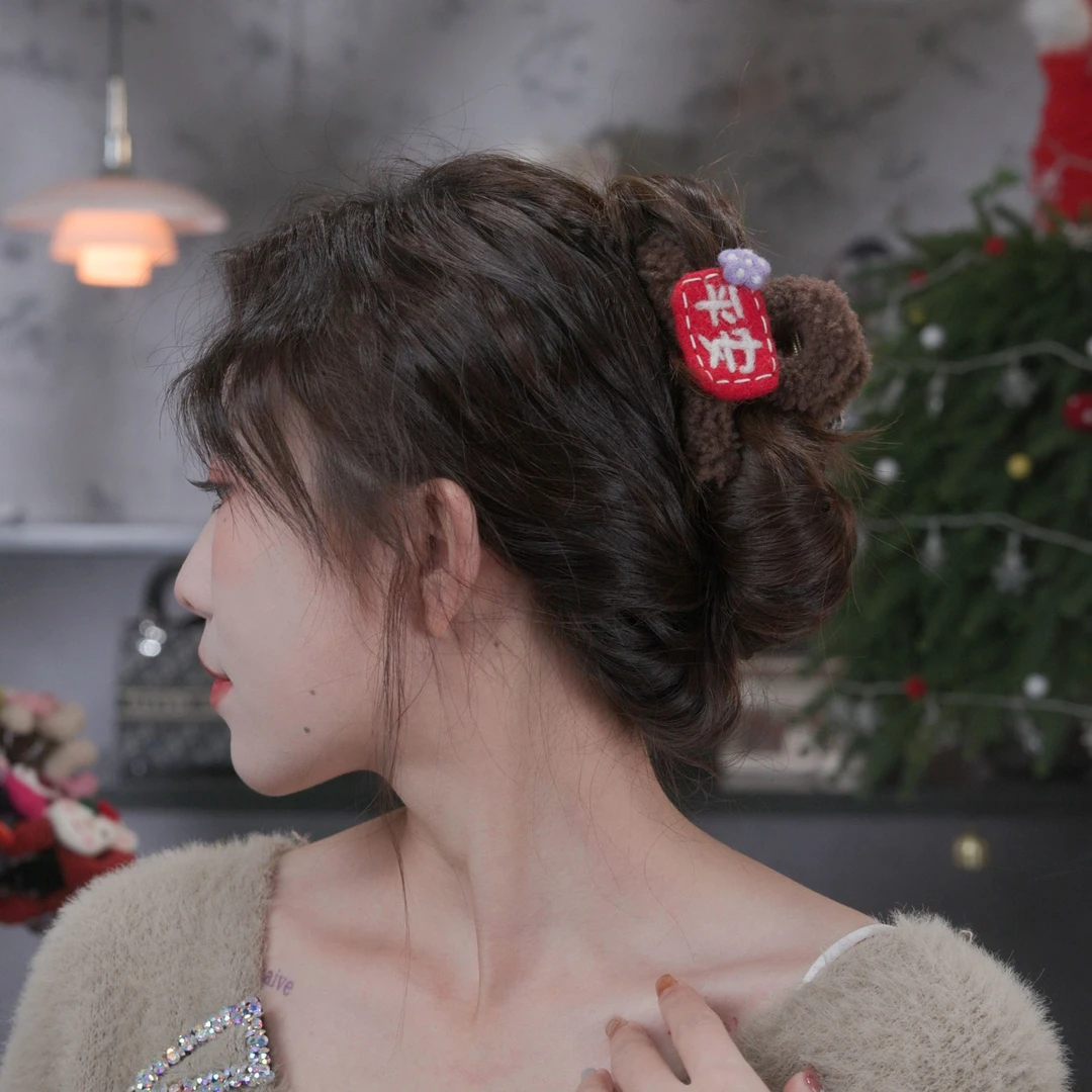 漫予美好新年~抓夹女秋冬毛绒发夹后脑勺鲨鱼夹子头饰高级感