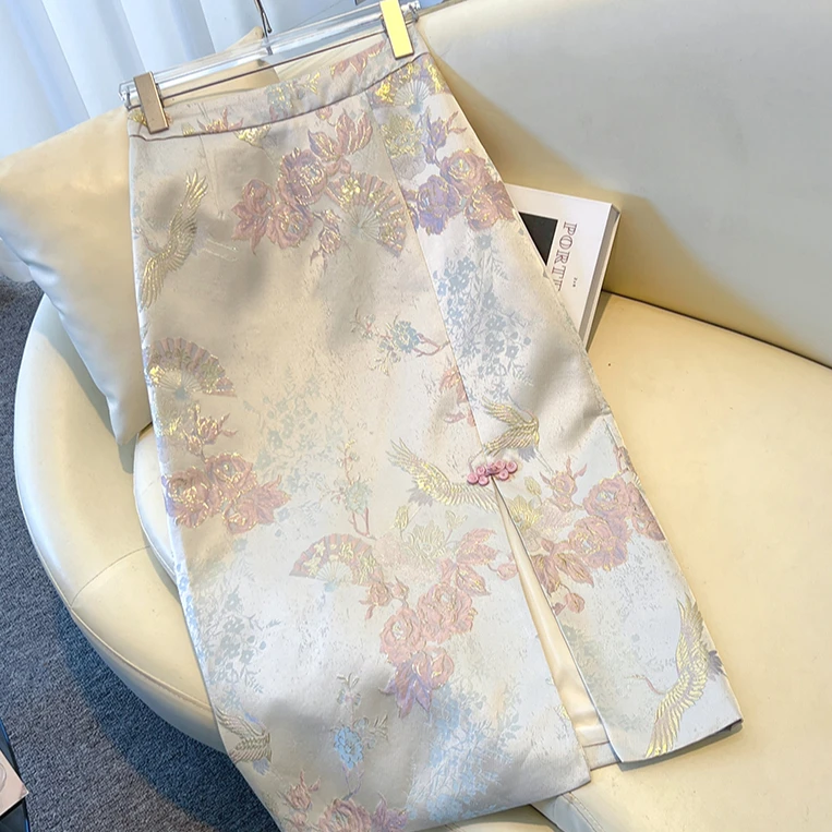 新中式国风半身裙女2025新款马面裙重工刺绣缎面包臀半裙春秋