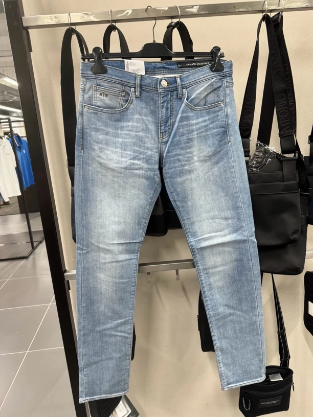 上新 阿玛尼 Armani Exchange 修身浅蓝色牛仔裤 全新不退换