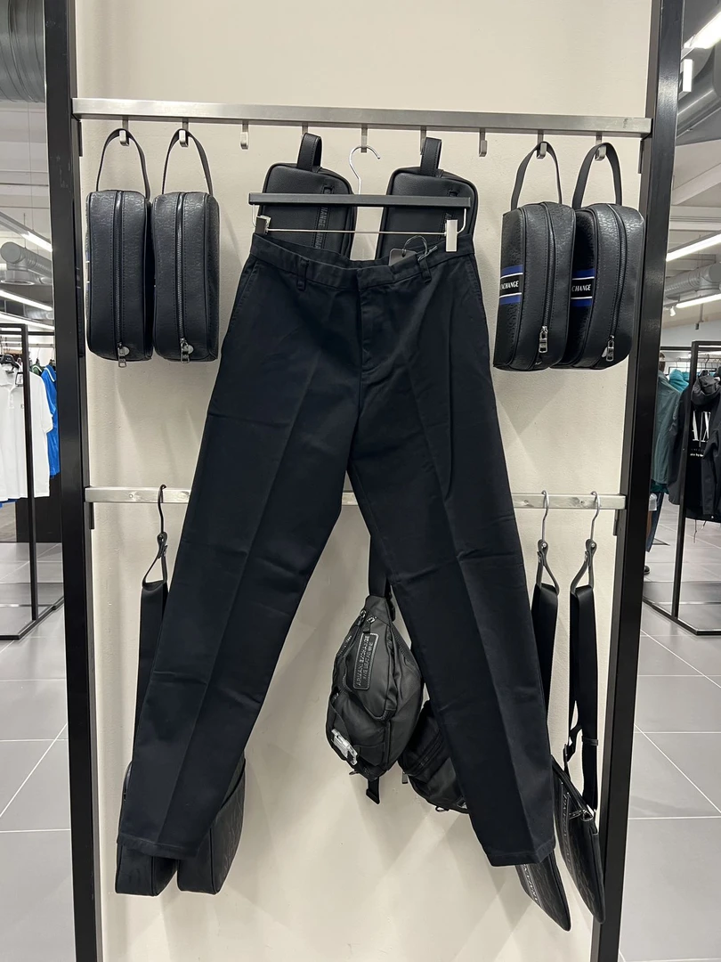 Armani Exchange 男款黑色直筒高腰休闲裤不退换