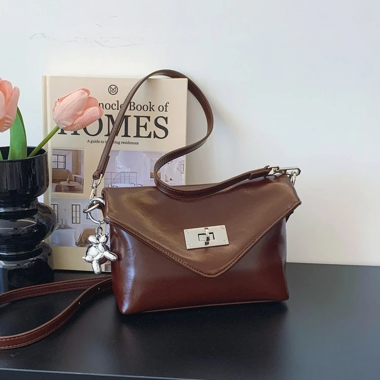 洋气时尚信封包2024新款女士小众单肩肩包秋冬百搭韩版斜挎包