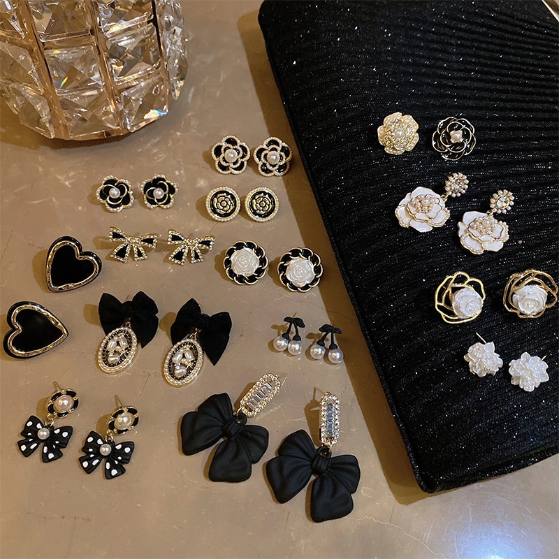 合金仿珍珠耳饰 气质山茶花耳环高级感耳钉复古小香风法式ins黑色