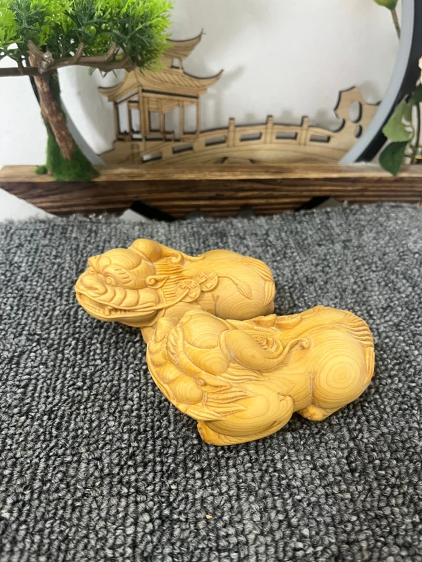 太行柏木貔貅一对木雕工艺品长10厘米公分