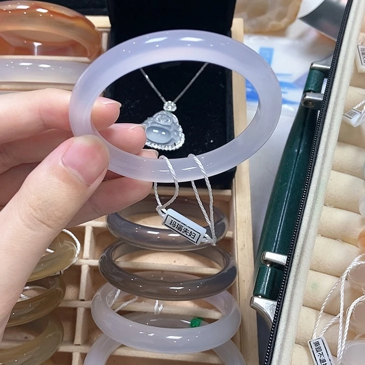 玛瑙/玉髓手镯未镶嵌岁**贝A572f