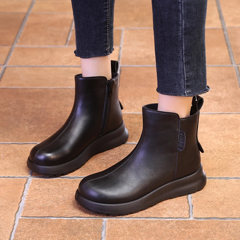 秋冬女靴2025新款短靴女软皮厚底松糕鞋棉鞋复古防水台坡跟马丁靴