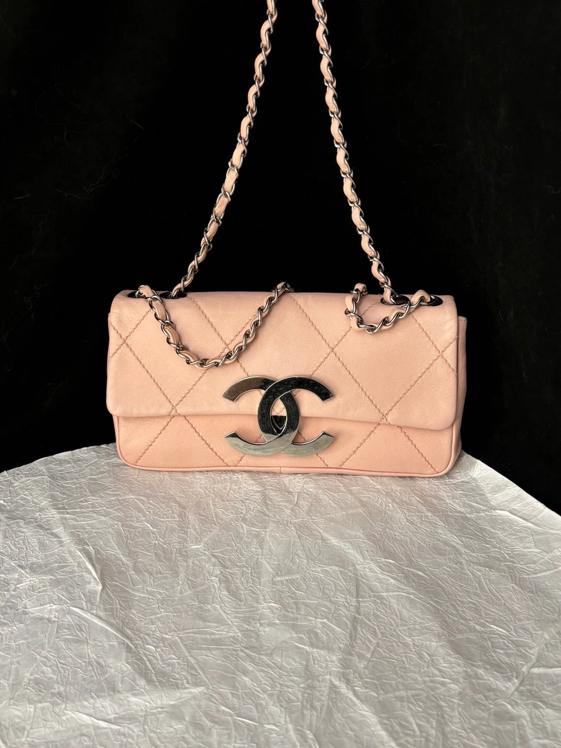 95新 Chanel/香奈儿 （K）chanel 樱花粉大银扣logo单肩斜挎包