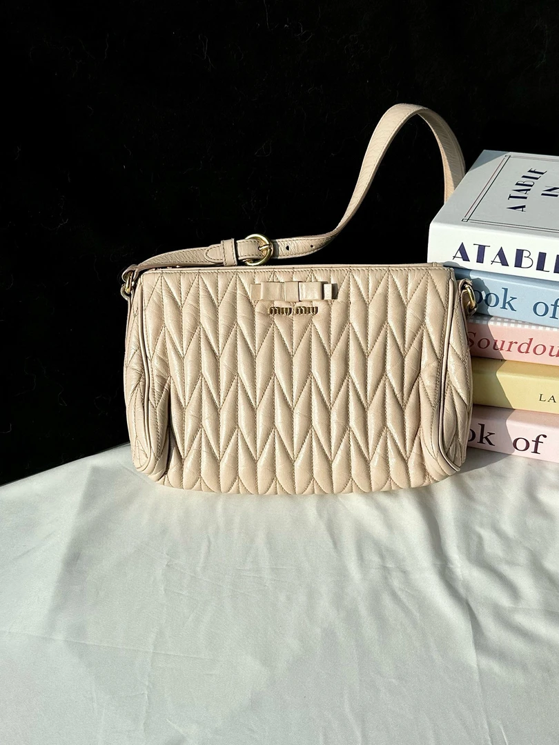 95新 MIU MIU/缪缪 miumiu 裸色褶皱单肩包