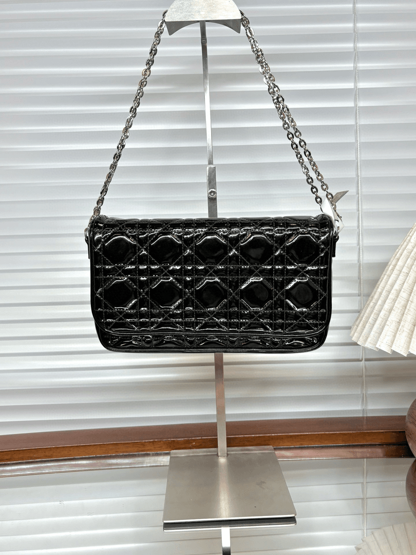 95新 DIOR/迪奥 dior 黑银漆皮链条斜挎包