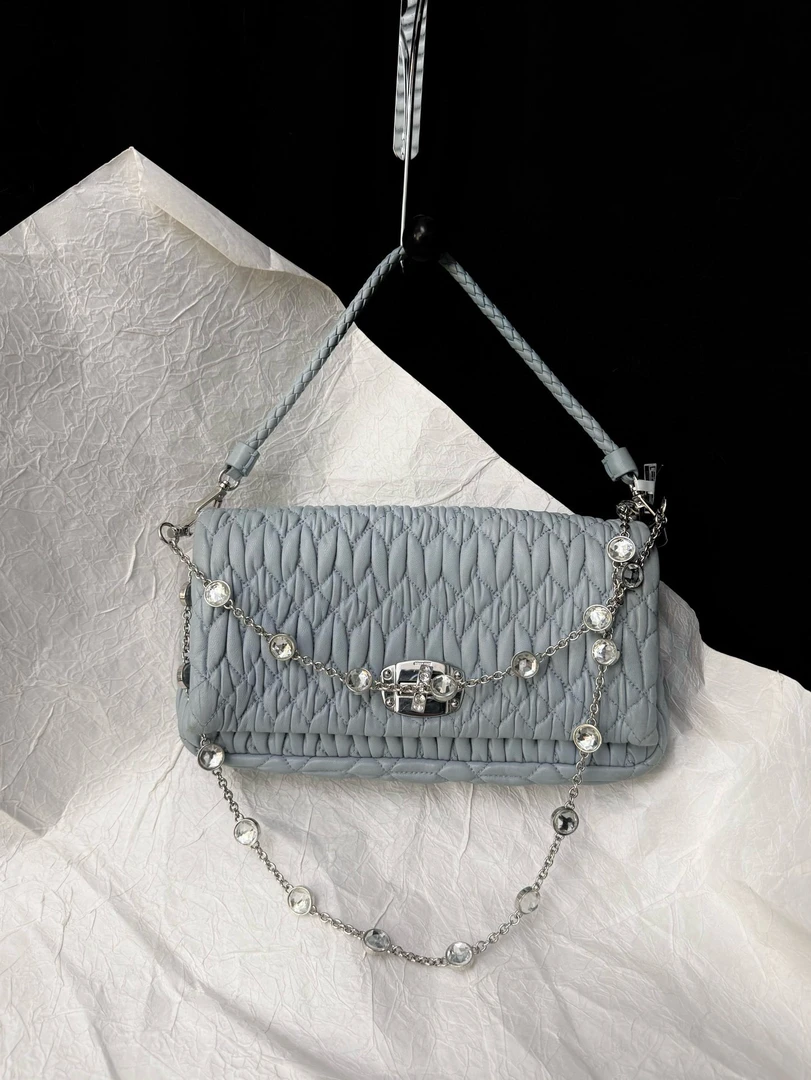 95新 MIU MIU/缪缪 miumiu 蓝色宝石链斜挎包