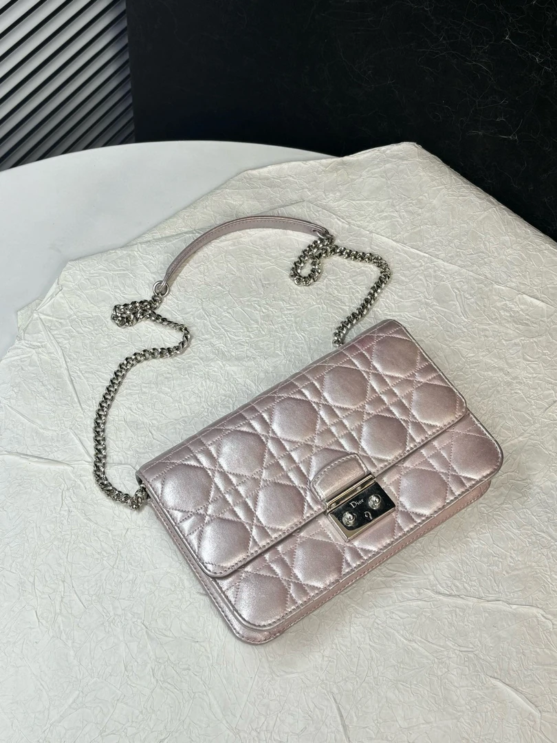95新 DIOR/迪奥 dior 珠光粉链条单肩斜挎包