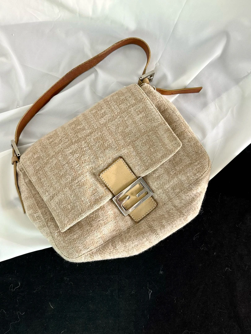 95新 FENDI/芬迪 fendi 奶茶色腋下单肩包