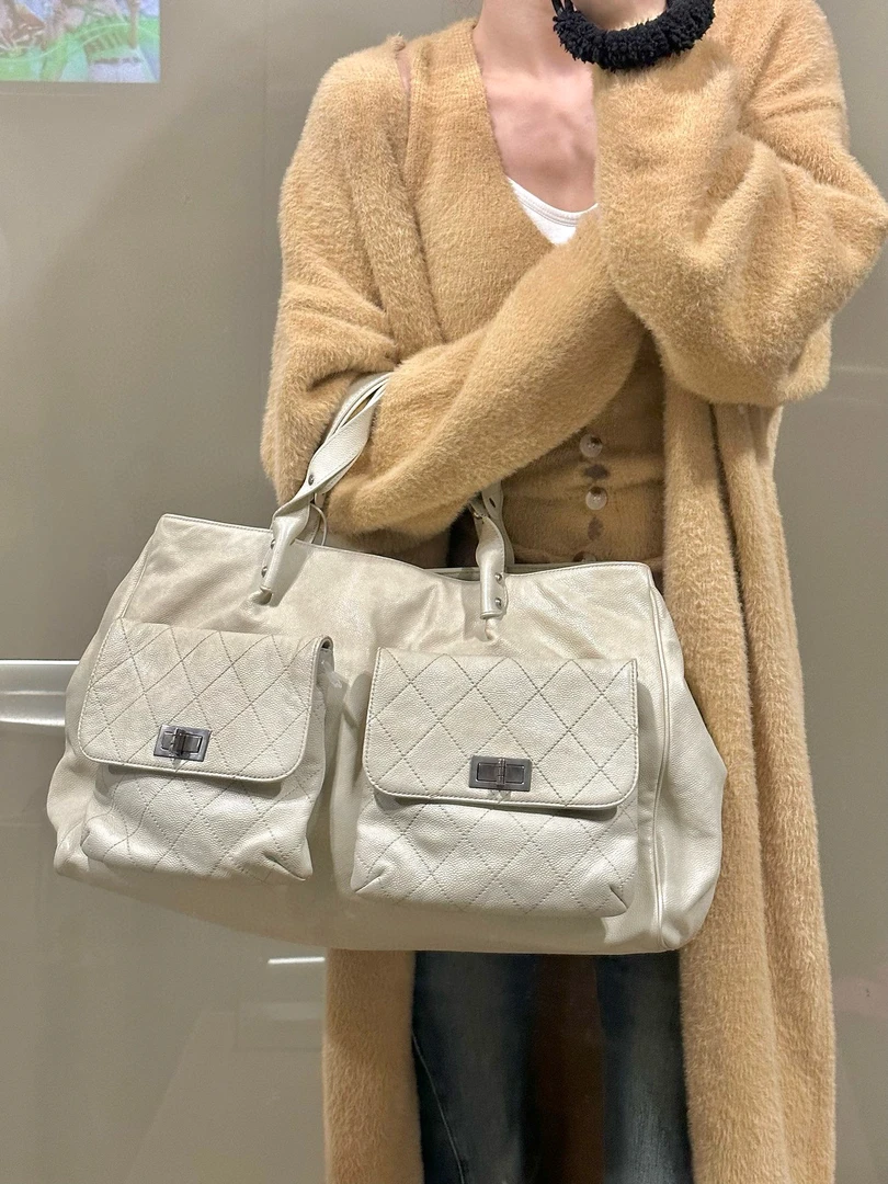95新 Chanel/香奈儿 chanel 白色2.55扣托特手提包