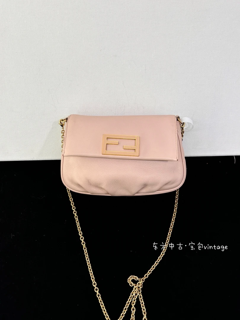 95新 FENDI/芬迪 fendi 樱花粉链条斜挎包