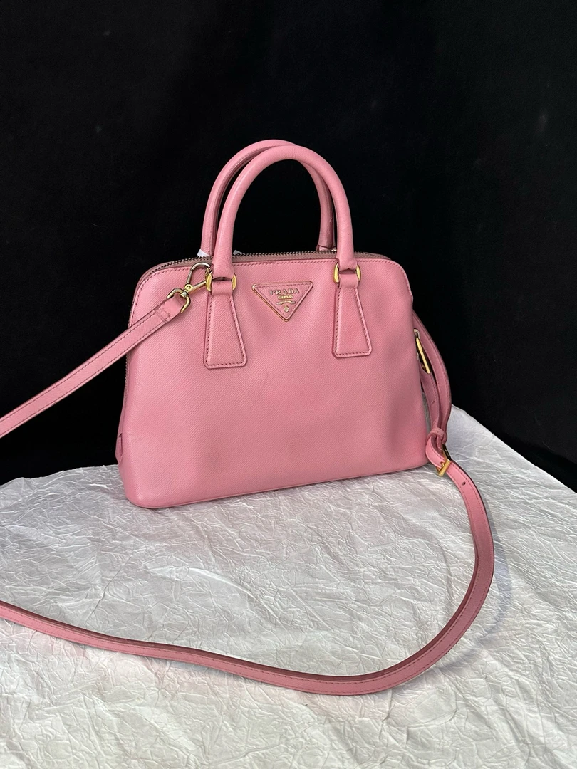 95新 Prada/普拉达 prada 樱花粉贝壳手提斜挎包