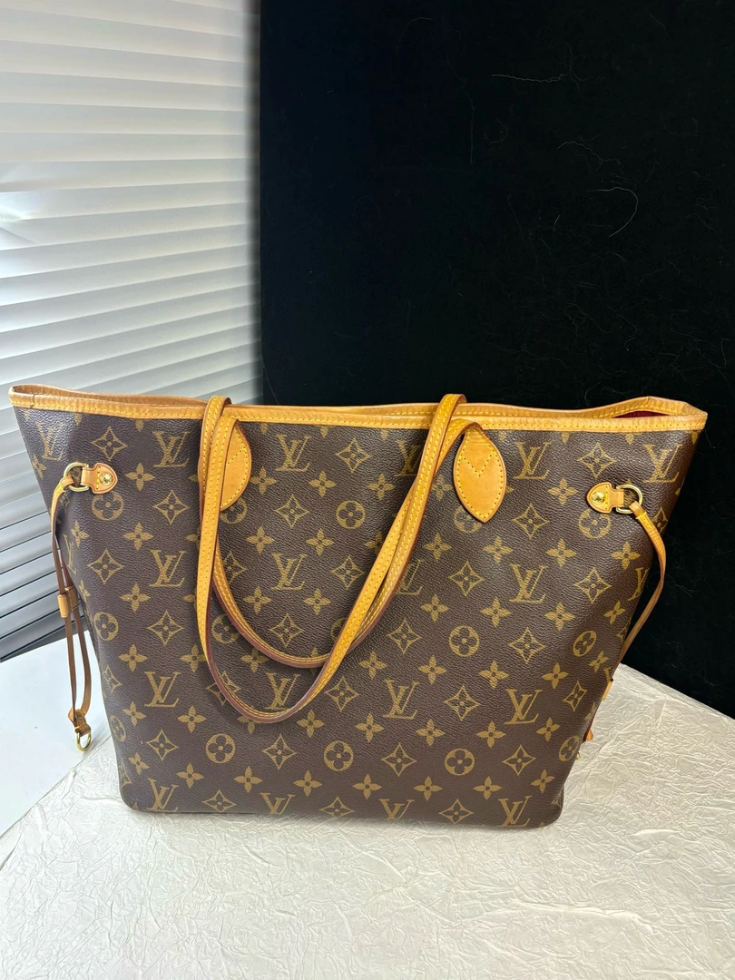 95新 LV  lv nf购物袋单肩腋下包