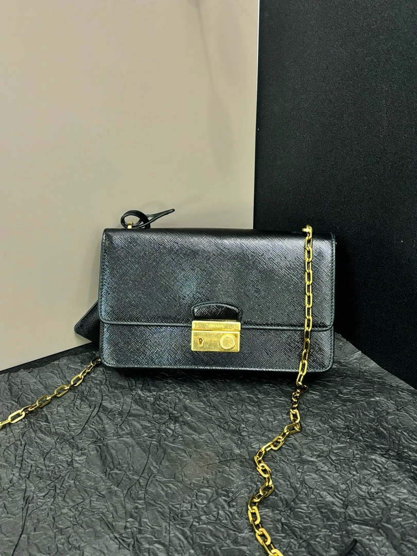 95新 Prada/普拉达 （K）prada 黑金链条斜挎包