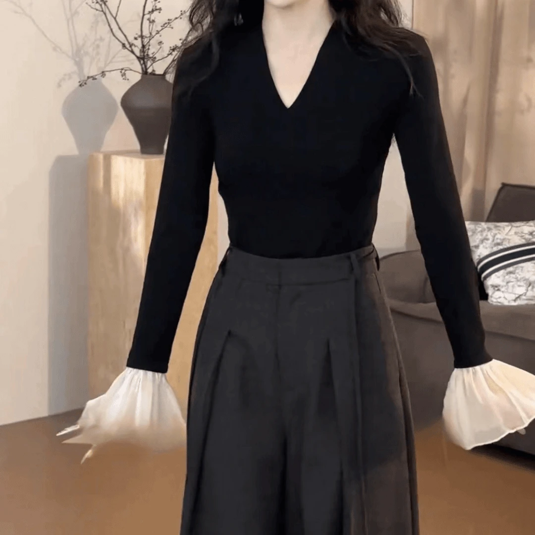 2024秋季新款V领长袖T恤女显瘦拼接喇叭袖上衣服