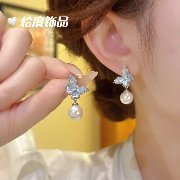 铜合金合成锆石耳饰 设计感蓝色蝴蝶珠珠耳钉甜美仙气温柔