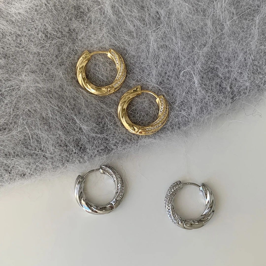 轻奢设计感微镶麻花圈耳扣百搭时尚